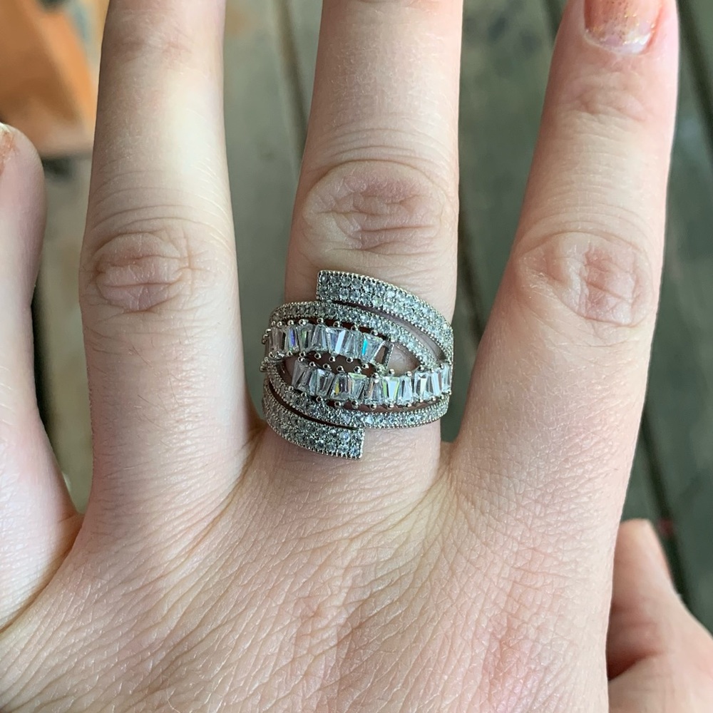 ❗️LAST CHANCE 11/30❗️STERLING SILVER CUBIC ZIRCONIA ROMANCE RING - Picture 7 of 10